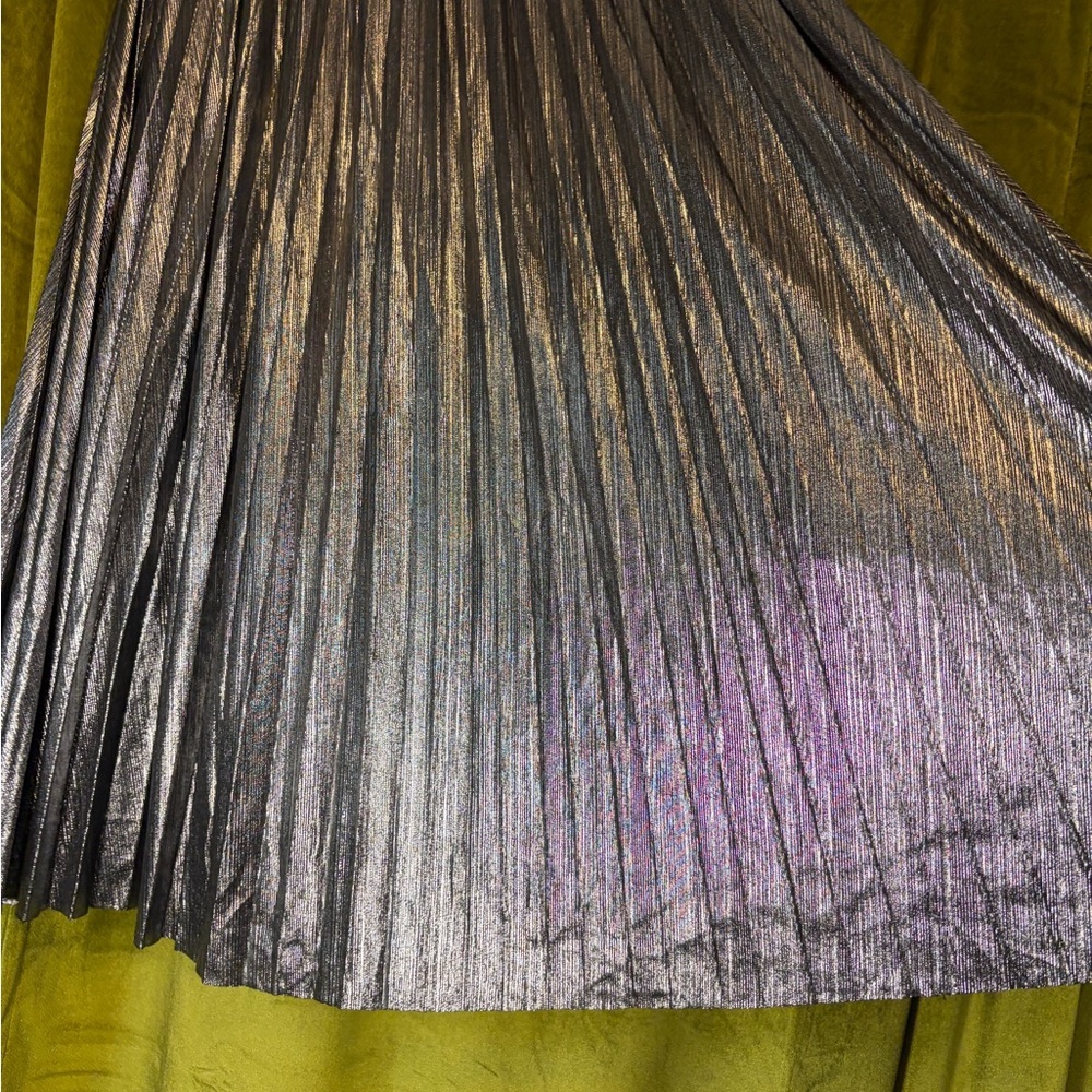 Molly Bracken Pleated Metallic Gunmetal Silver Midi Skirt. Size Small Retail $80 - Picture 7 of 10
